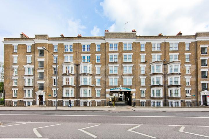 This recently refurbished property is flooded with natural light Old Kent Road, Elephant and Castle/Borough